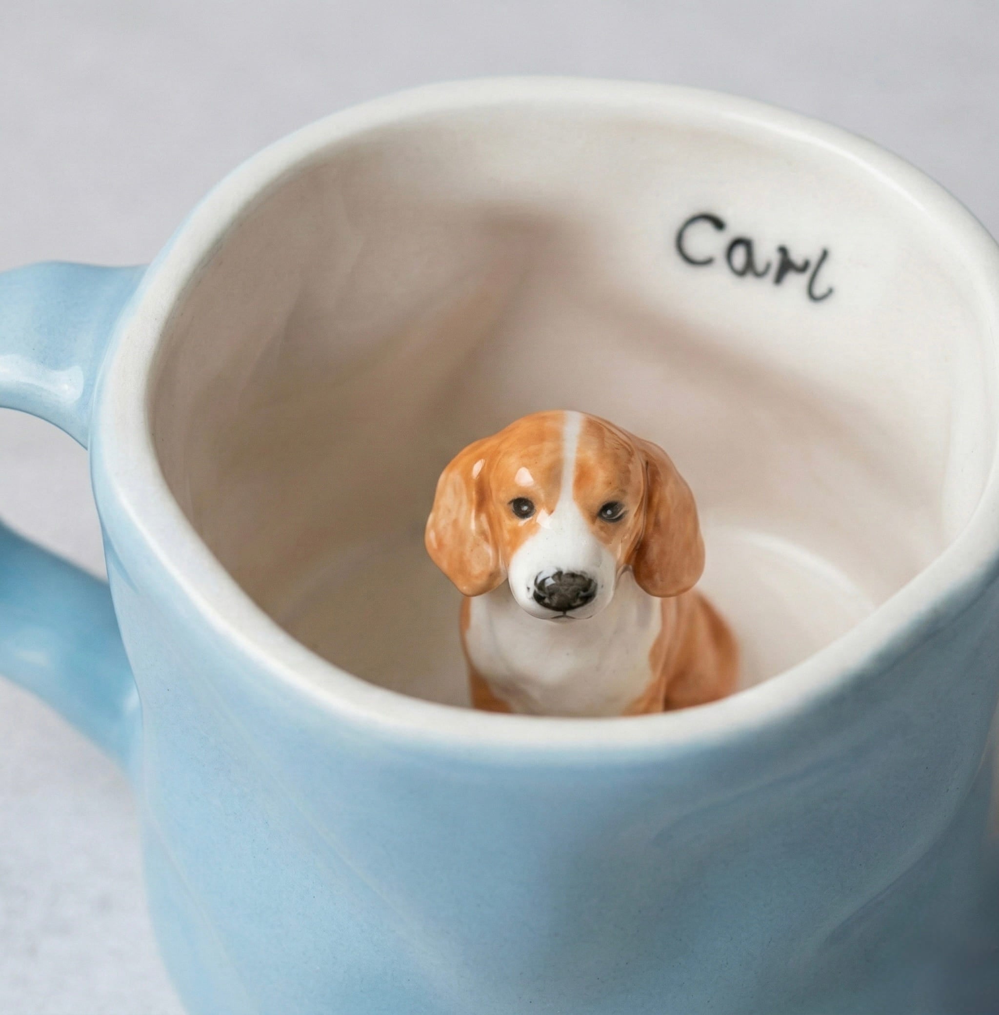 Wabi mug with hand-sculpted pet figure — light blue with pet name Carl